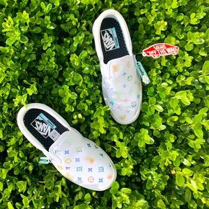 nwt iridescent vans